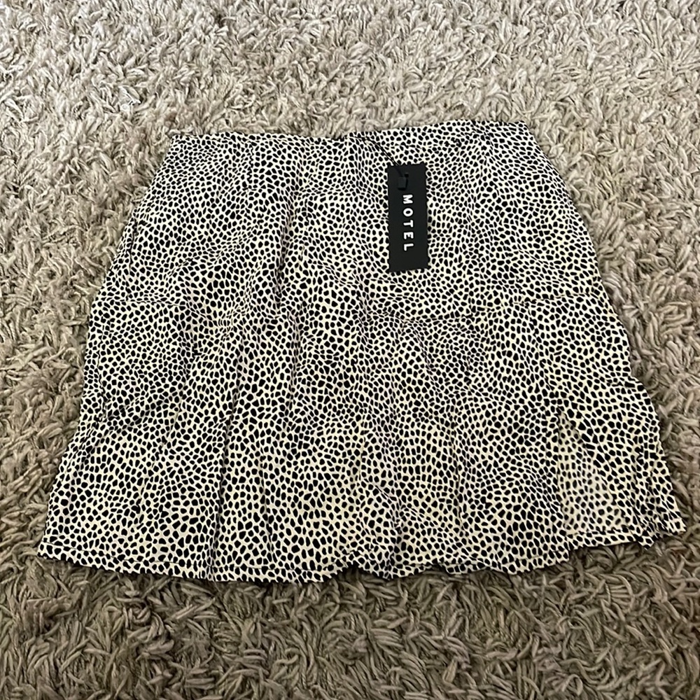 Motel mini croc tan skirt with side slit